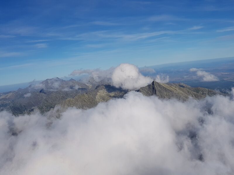 Lot na fali nad Cichą Dolina w Tatrach. Rotory nad Tatrami Wysokimi. Zdjęcie na wschód. 