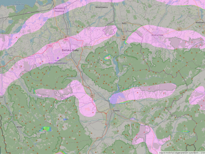 Mapa pól falowych przy południowym wietrze w Beskidach. 